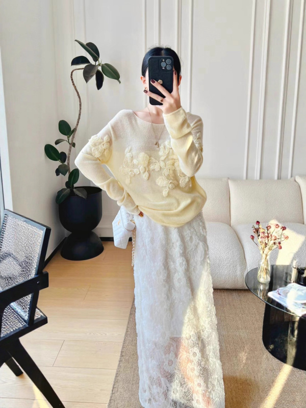 南油原创设计秋冬新款法式慵懒风立体绣花毛衣女时尚宽松圆领上衣|undefined