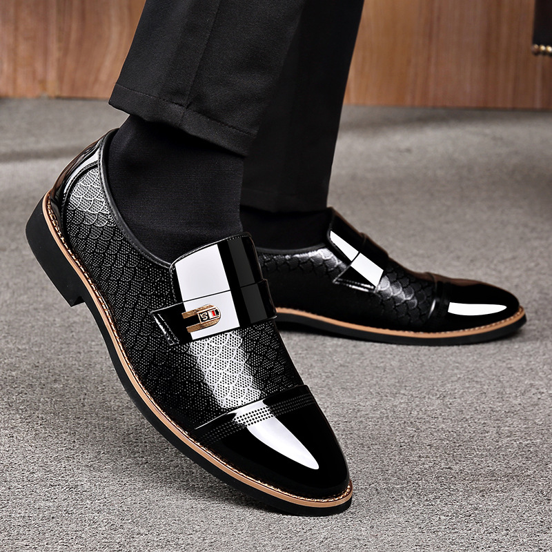 2025 zapatos de cuero transfronterizos de hombre otoño y invierno ropa de negocios de punta zapatos de boda de un solo pie traje de novio image 4