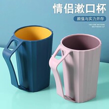 ���ڱ�ϴ������ˢ�����ֱ��pɫ��Ů�W���n������һ����ˢ�����ڱ�