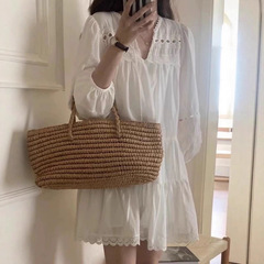 法式气质白色镂空V领长袖连衣裙女秋季新款慵懒宽松显瘦A字短裙子