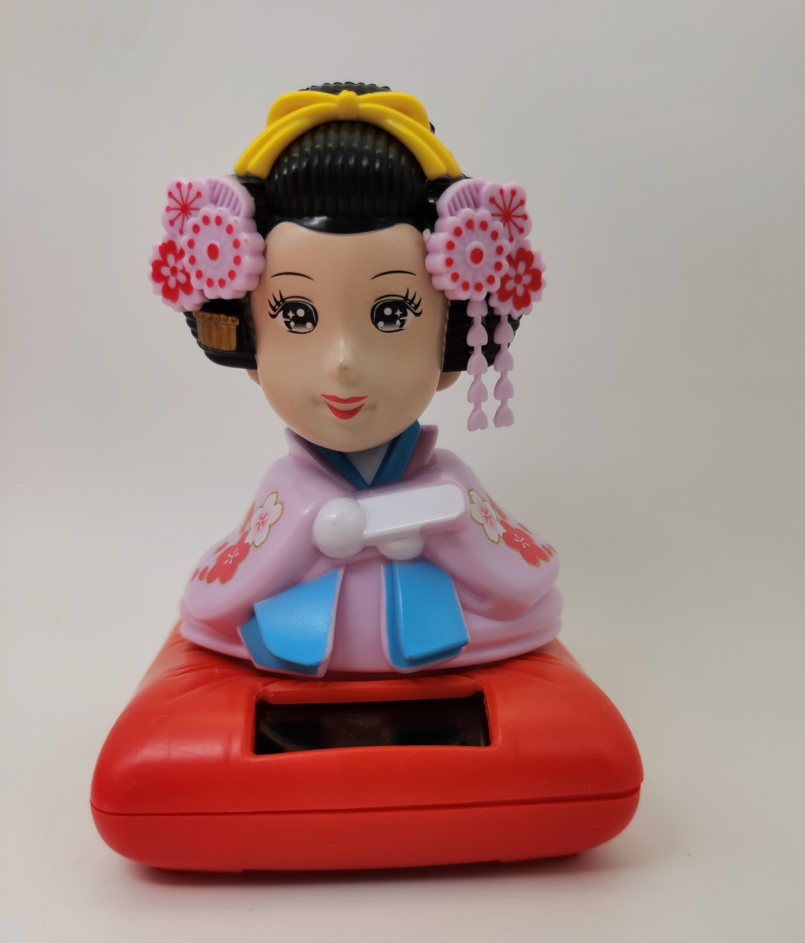 Danza solar creativa chica sacudiendo la cabeza asintiendo muñeca Ge Ji decoración de interiores linda mujer Kimono Doll