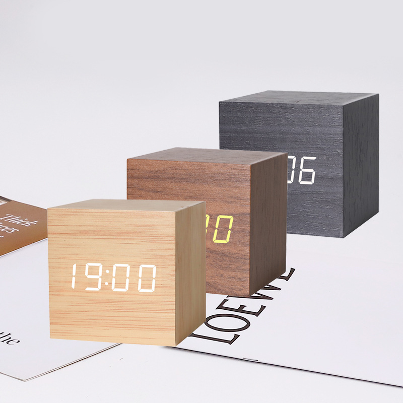 创意LED木头钟电子闹钟静音学生电子礼品夜光床头正方形桌面台钟