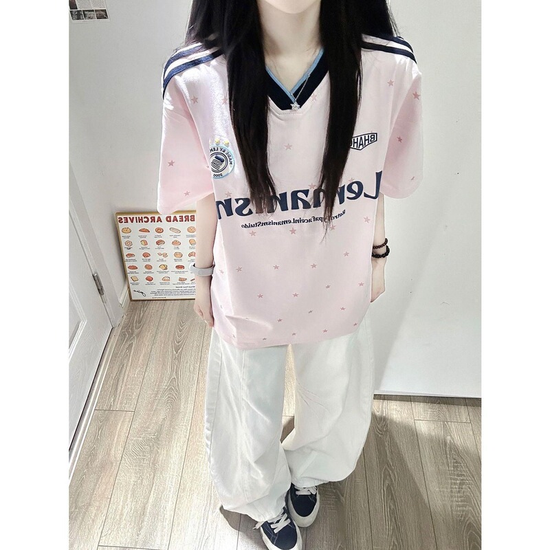 College-Style Pink Letter V-Neck Printed Short-Sleeved T-Shirt for Women in Summer, Sweet and Age-Reducing Casual Top for Small People