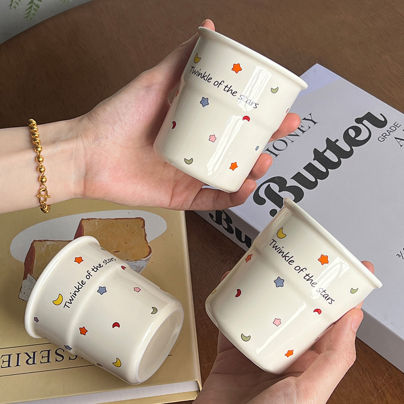 星のシリーズは湯飲みのコップを入れて、かわいい美しい創意的な事務室の湯飲みのコップの陶磁器のコップを飲みます。|undefined