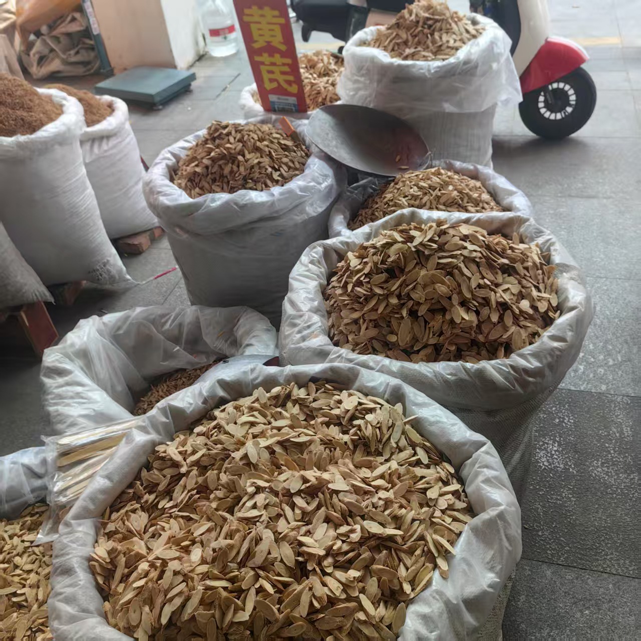 Astragalus Root Slices Huang Qi 斜片 500g Dried Chinese Herbal Tea and Soup Ingredient specifications