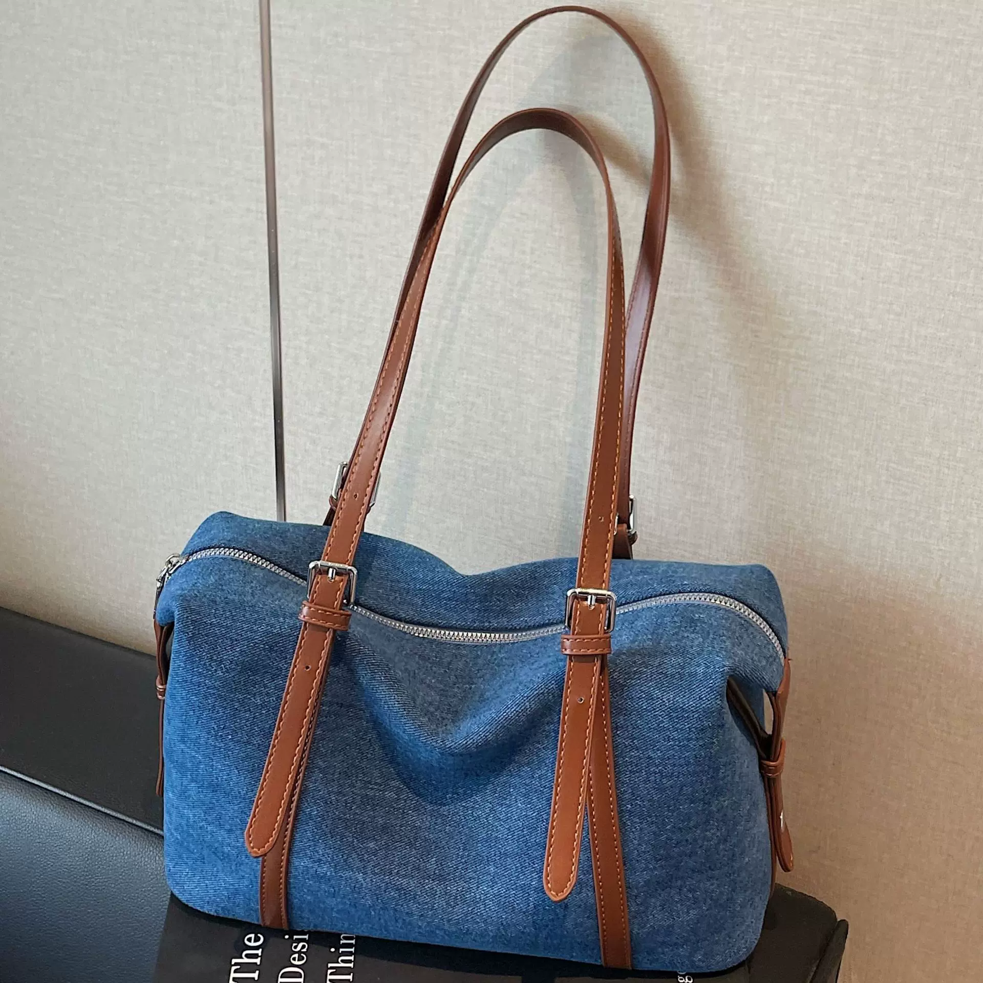 牛仔布手提波士顿包女2025新款大容量休闲单肩包女士通勤腋下包潮