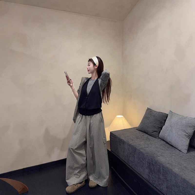 实拍2025秋季韩系穿搭一整套灰色针织衫+挂脖吊带+水洗工装休闲裤|undefined