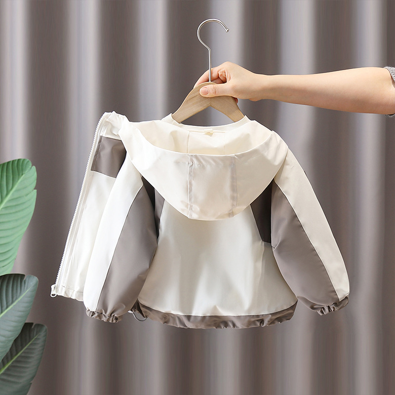 7617 gabardina de primavera para niños 2025 nuevo estilo niño coreano chaqueta de color con capucha primavera y otoño ropa de estilo occidental primavera