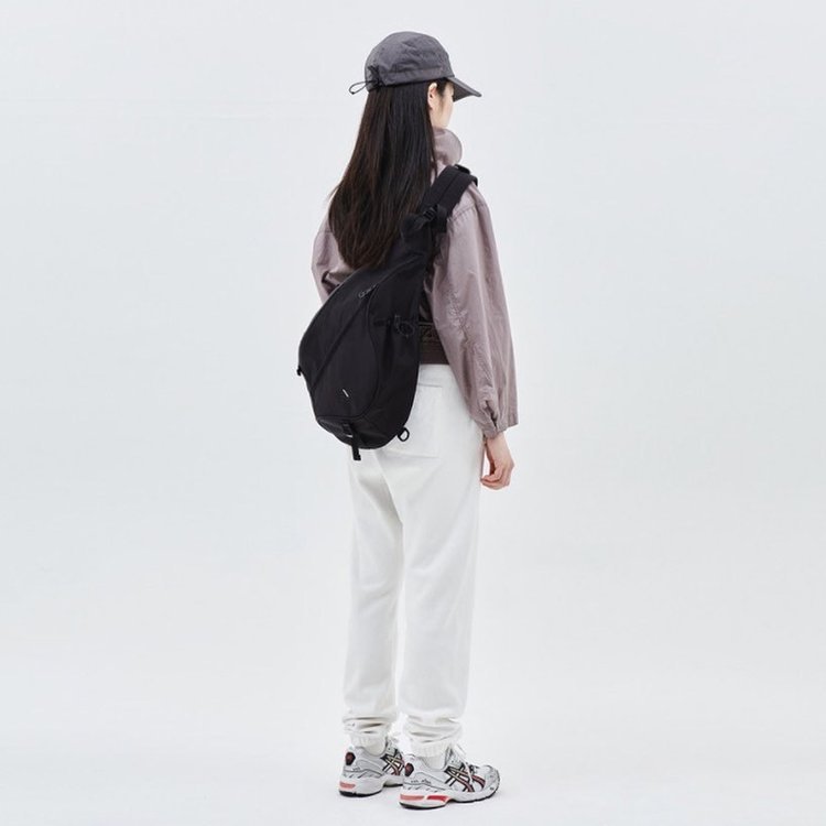 Workwear crossbody bag, men's trendy nylon sportswear casual bag, solid color single-shoulder bag for students, men's functional crossbody backpack undefined