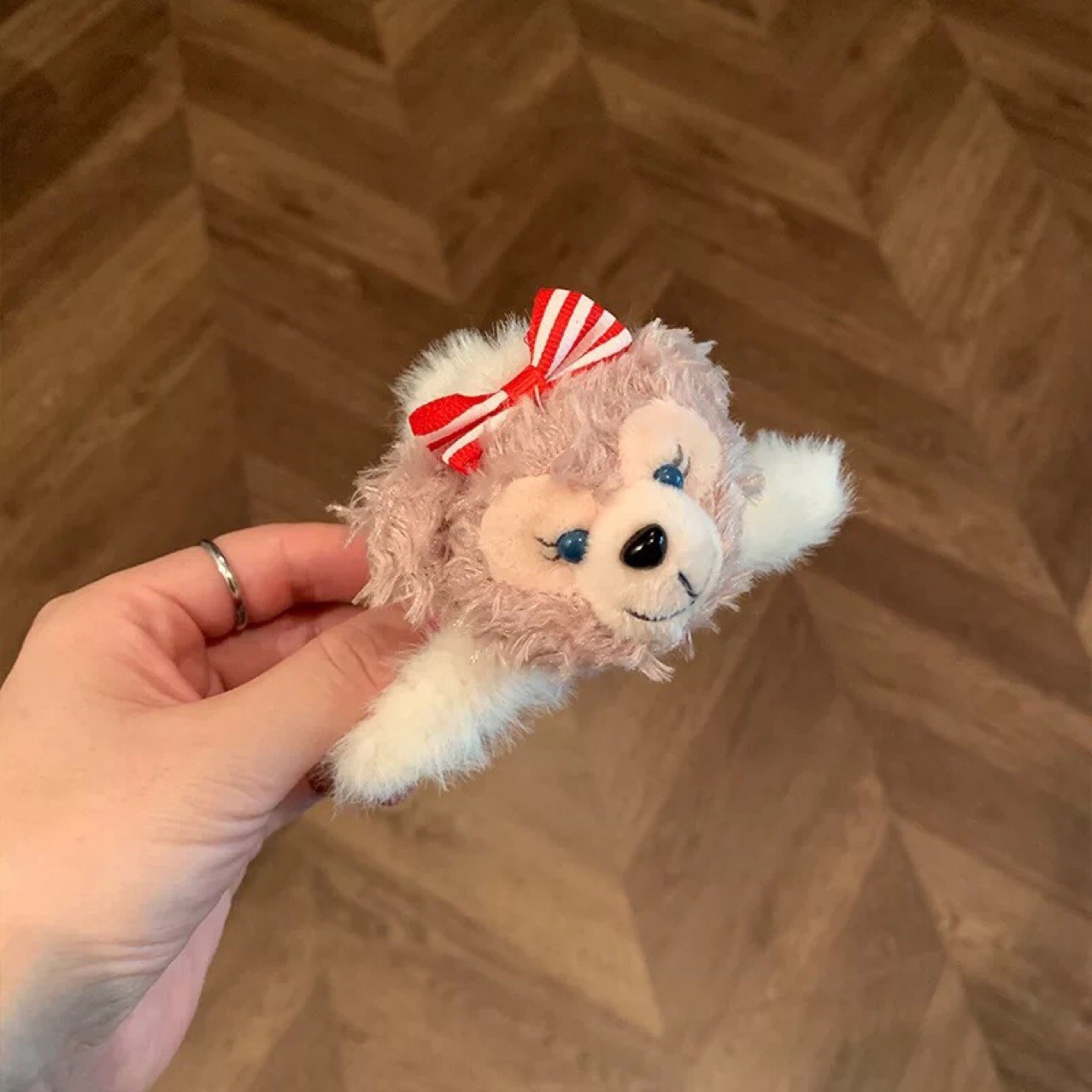 Diffi Bear grabbing