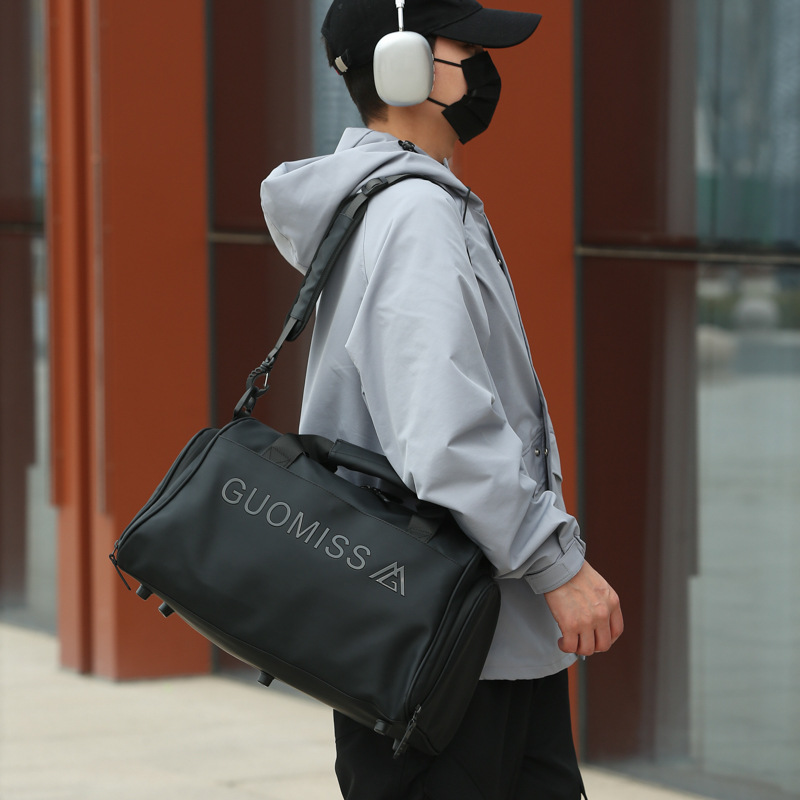 Hochwertige, multifunktionale Reise-Sporttasche für Herren mit großem Fassungsvermögen und separater Aufbewahrungsmöglichkeit für trockene und nasse Gegenstände._voghion.com