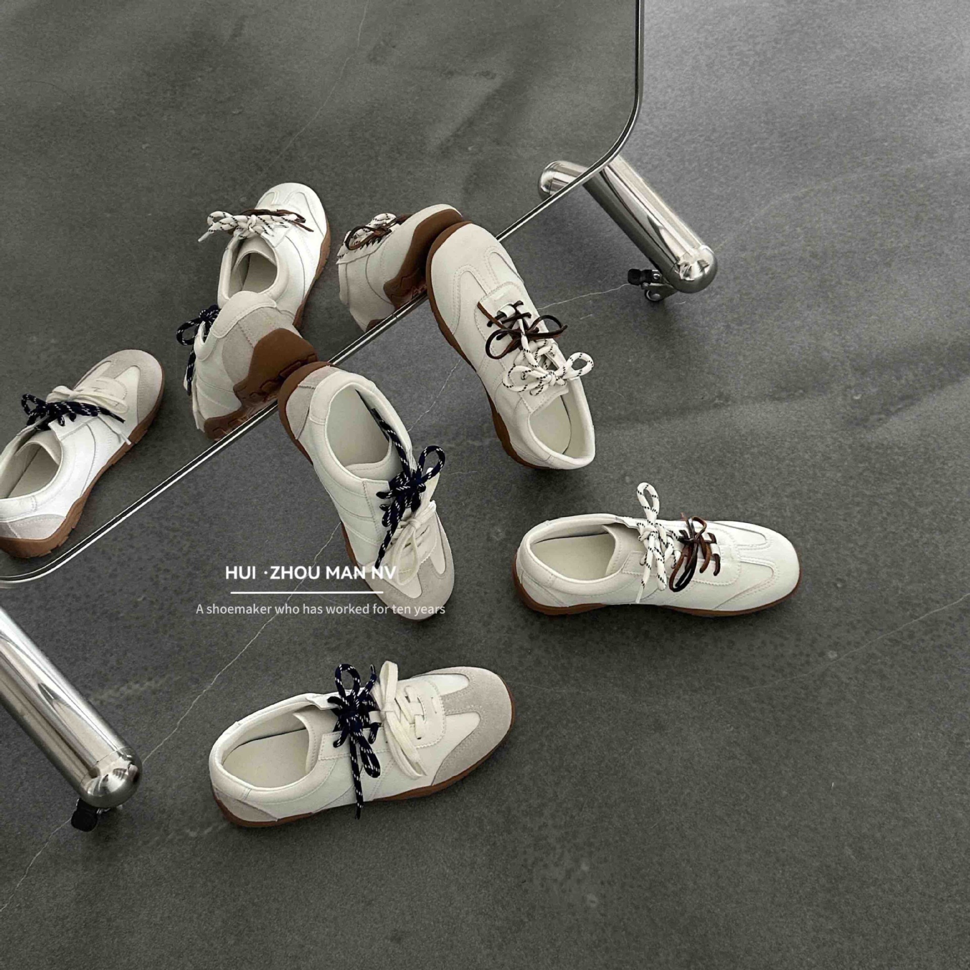 재고 있음 ~ 여성용 정품 가죽 컬러 블록 화이트 슈즈 2025 가을 신작 레트로 라운드 투 캐주얼 스니커즈 포레스트 검프 슈즈