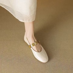 マン家 ~ レトロなヘボン風のために、フラットバレエ靴とローヒールのパンプスの春と夏の新商品があります。