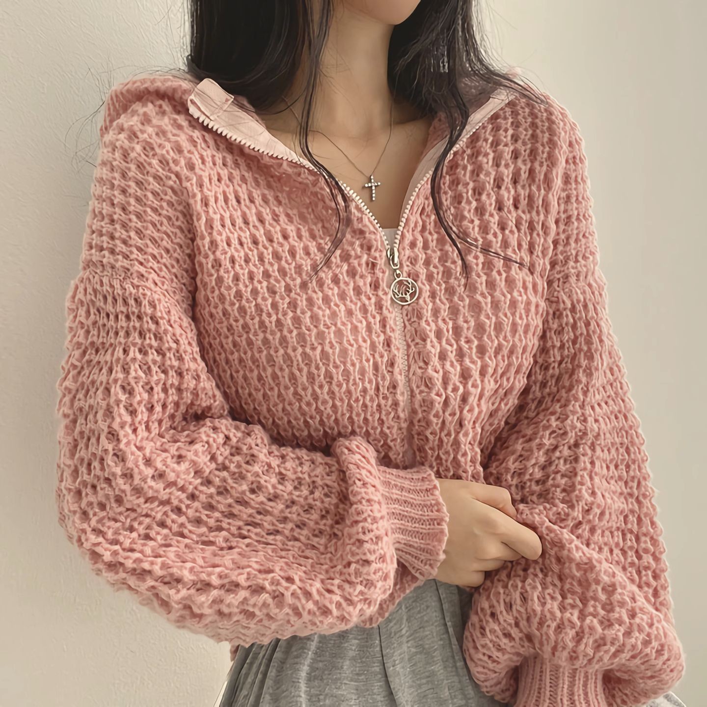 Abrigo corto con capucha 2023 Otoño e Invierno Nuevo estilo perezoso diseño de las mujeres aguja gruesa solapa suéter Suelto