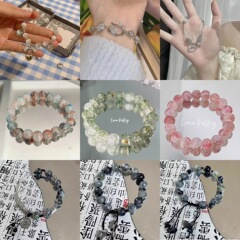 女性用アイスガラスバタフライタッセルブレスレット、ガールフレンドへのギフト用の高級ニッチブレスレット