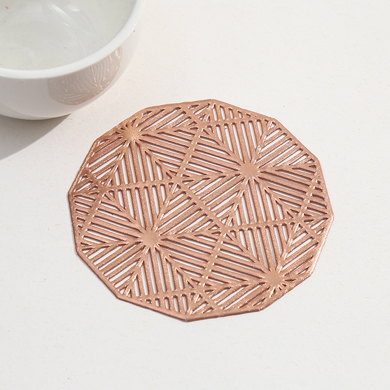 Transfronterizos nórdicos estampado en oro hueco cojín de tazas de PVC esterilla de aislamiento térmico antideslizante cojín de decoración de comedor occidental esterilla de mesa impermeable universal