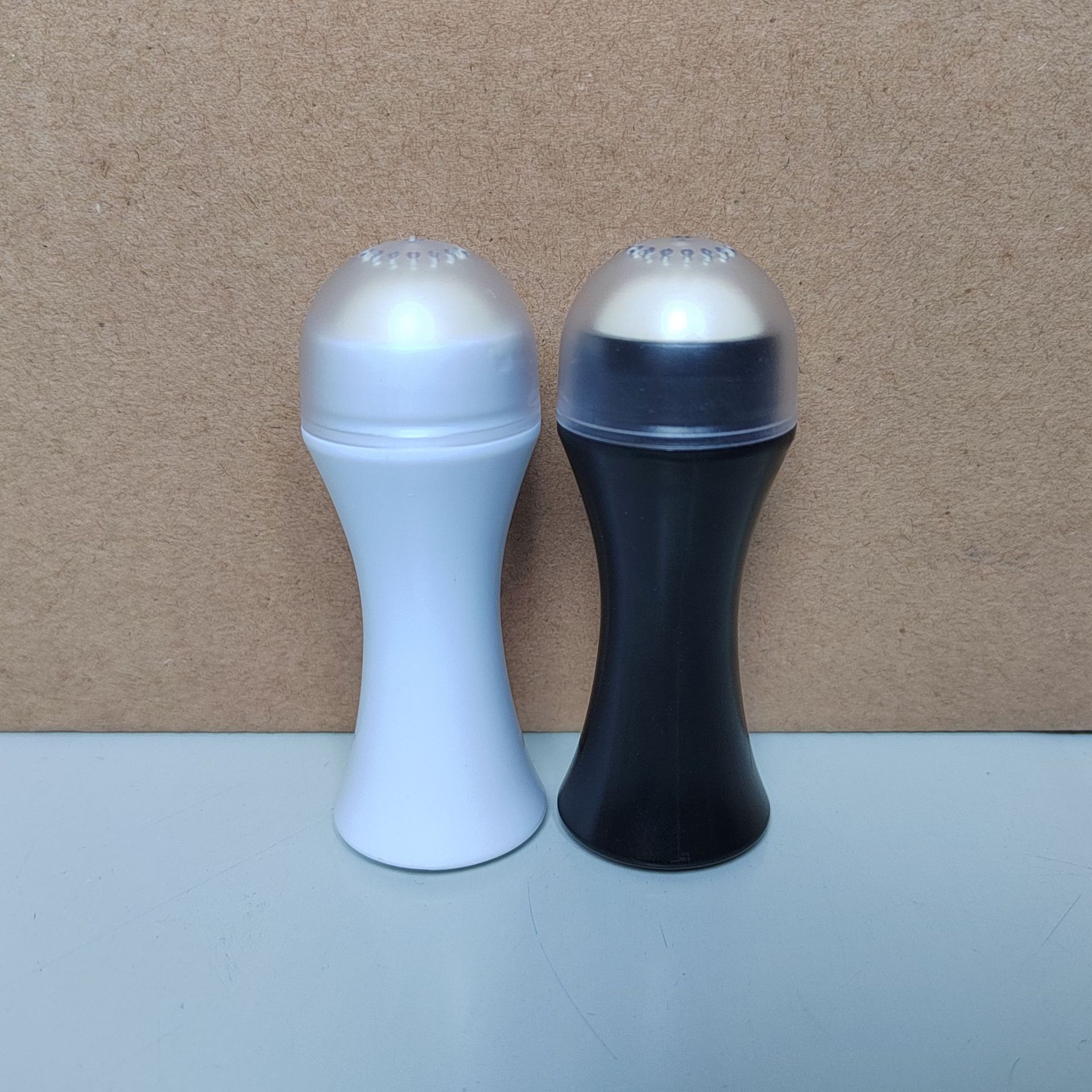 Revlon Rolo Facial Vulcânico - Image 1