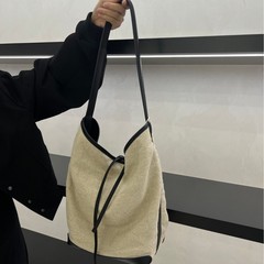 高级感新款慵懒风时尚手提腋下大容量单肩跨境外贸水桶包亚麻包女