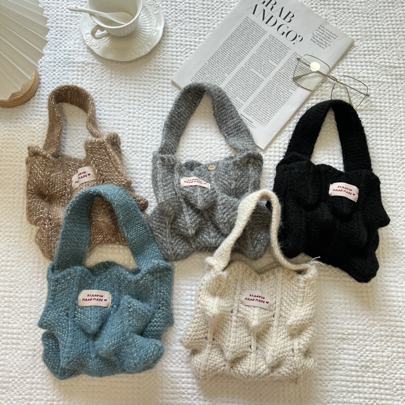 2024 autumn and winter new ins solid color knitted wool woven bag design sense casual fashion all-match handbag 2024 autumn and winter new ins solid color knitted wool woven bag design sense casual fashion all-match handbag