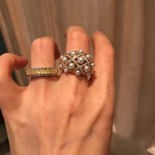 Xiaohongshu Internet celebrity same style personalized light luxury high-end European and American lace small fragrance pearl flower honeycomb ring for women