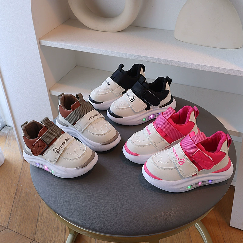 2024 весна и осень новые мальчики повседневные дикие удобные светящиеся кроссовки для девочек нескользящие модные туфли