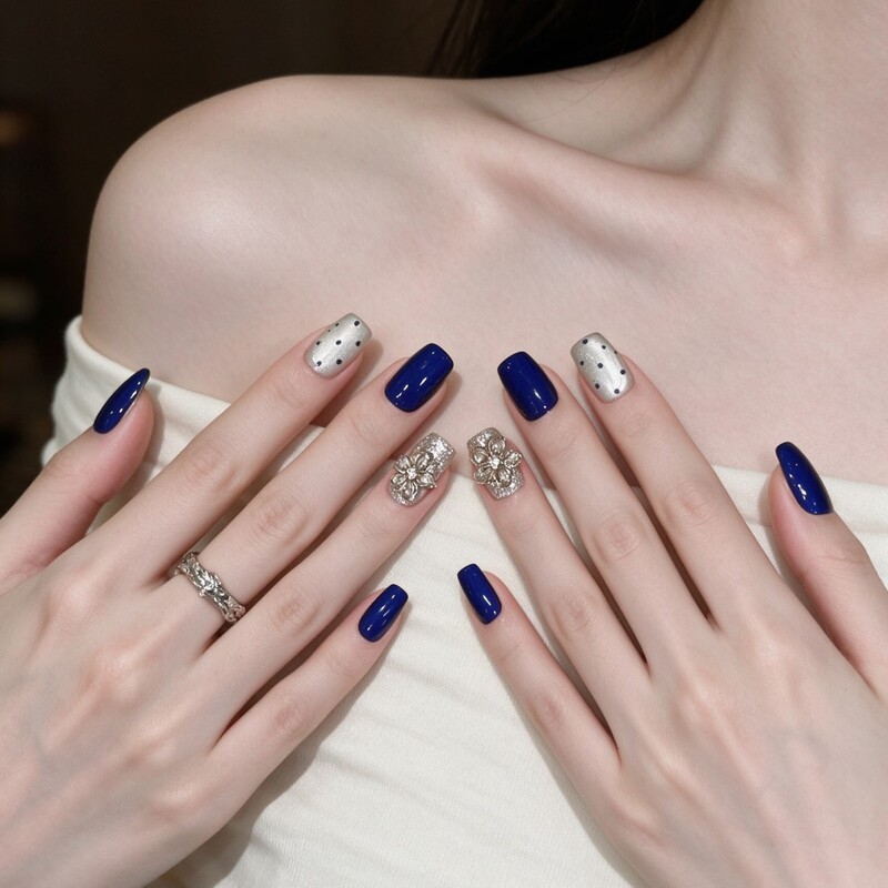 Autumn and Winter Klein Blue Handmade Short Almond-Shaped Princess-Style Cat-Eye Nail Tips That Enhance Complexion, Fake Nails Autumn and Winter Klein Blue Handmade Short Almond-Shaped Princess-Style Cat-Eye Nail Tips That Enhance Complexion, Fake Nails