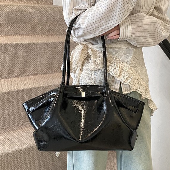 대용량 가방 여성 가을 및 겨울 올 매치 2025 새로운 캐주얼 틈새 원 숄더 언더 암 백 주름 통근 토트 백