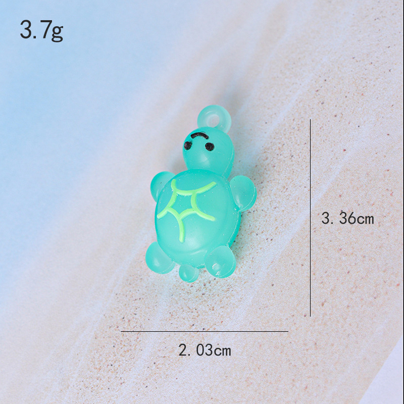 Caricatura nocturna tortuga llaveros marino micro paisaje decoración accesorios bolsas ciegas pequeños colgantes al por mayor