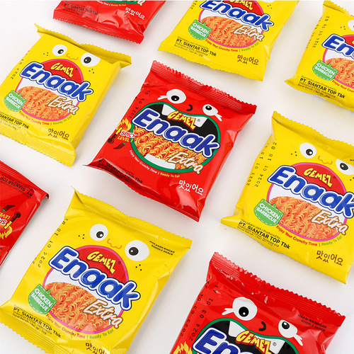 Indonesian imported Gemezenaak chicken flavored crisp snack 30g full box dry-eat noodles snack food trending puffed snack