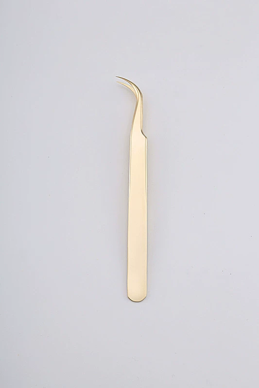 Н eyelashes? Перевод: Набор ложки для ресниц? The input: "False eyelashes, tweezers for eyelashes, cosmetic eyelash extension from black spots, for beauty salons" -> Рус: Накладные ресницы? Let's craft: Накладные ресницы, пинцет для ресниц, косметическое наращивание ресниц из черных точек, для салонов красоты