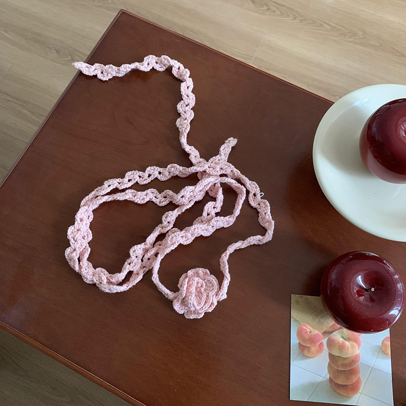 Pañuelo de seda, tira larga, sentido de alta calidad, nuevo estilo, flor de ganchillo tejida a mano, bufanda estrecha, serpentina, collar de cadena de clavícula