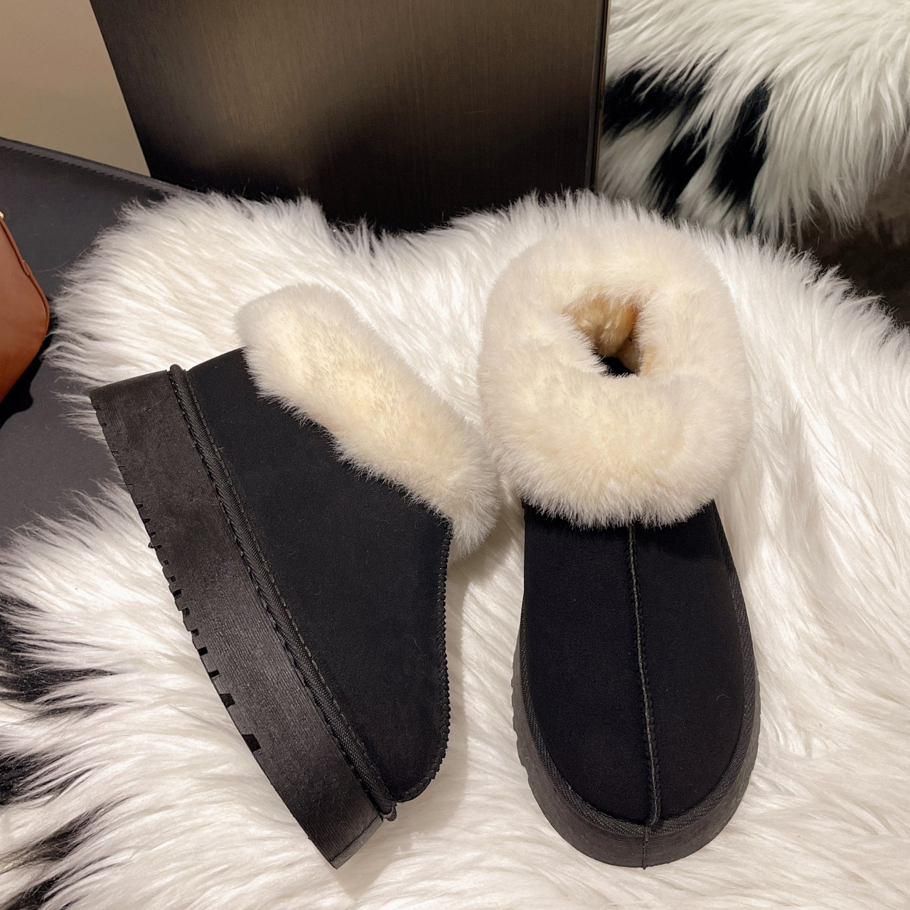 Snow boots women's new winter thick soles short cylinder thick slip-on lazy light cotton shoes_voghion.com