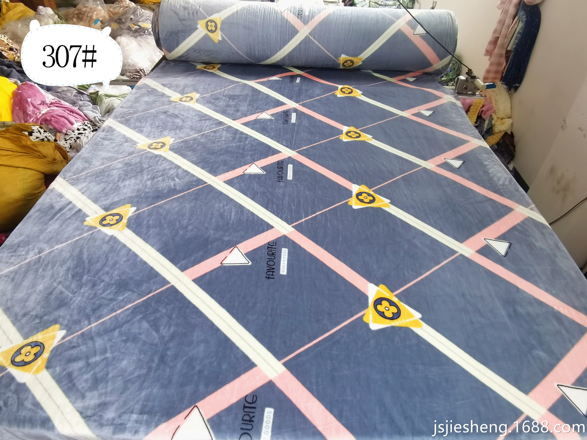 大量现货供应印花水貂绒 云貂绒面料 毛毯 法兰绒面料 亏本销售