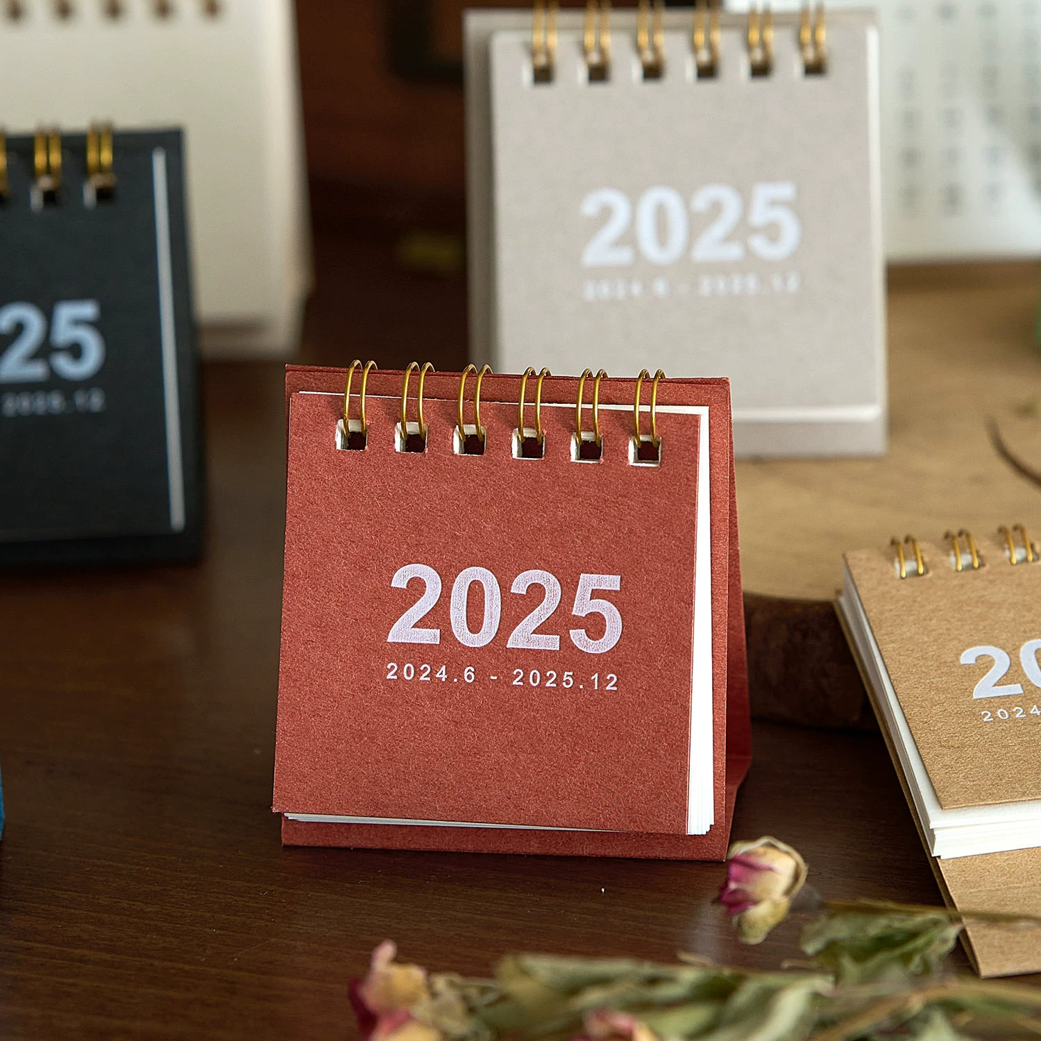 Настольный календарь 2025 на 7×6.5×3.5 см, мини спиральная подставка, бумажный планер