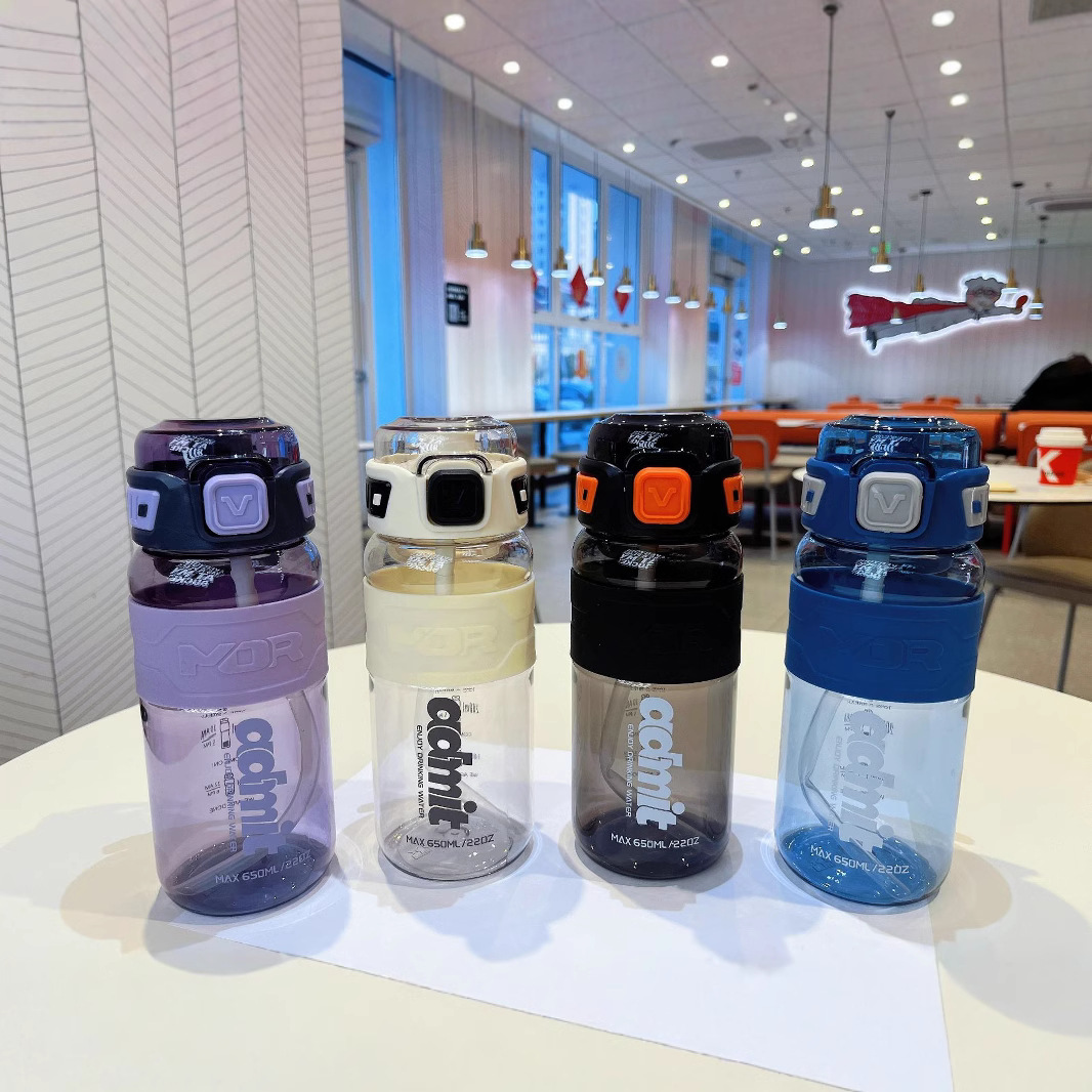 Yitong nuevo producto taza de agua deportiva taza de plástico para niños de gran capacidad botella de fitness portátil para estudiantes de verano resistente a altas temperaturas