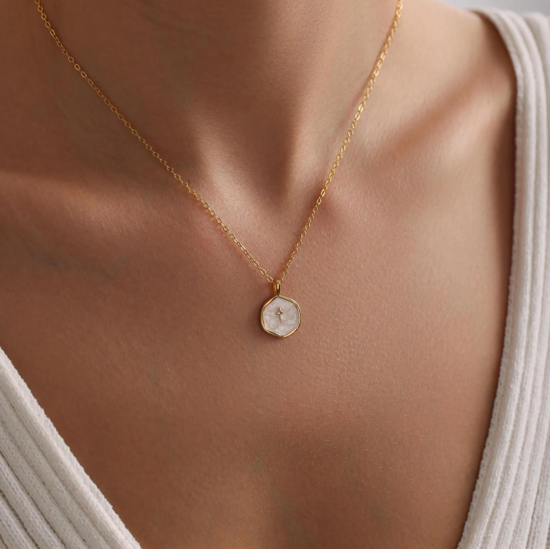 亚马逊跨境热销新款彩色珐琅滴油十字架项链女简约小众百搭锁骨链