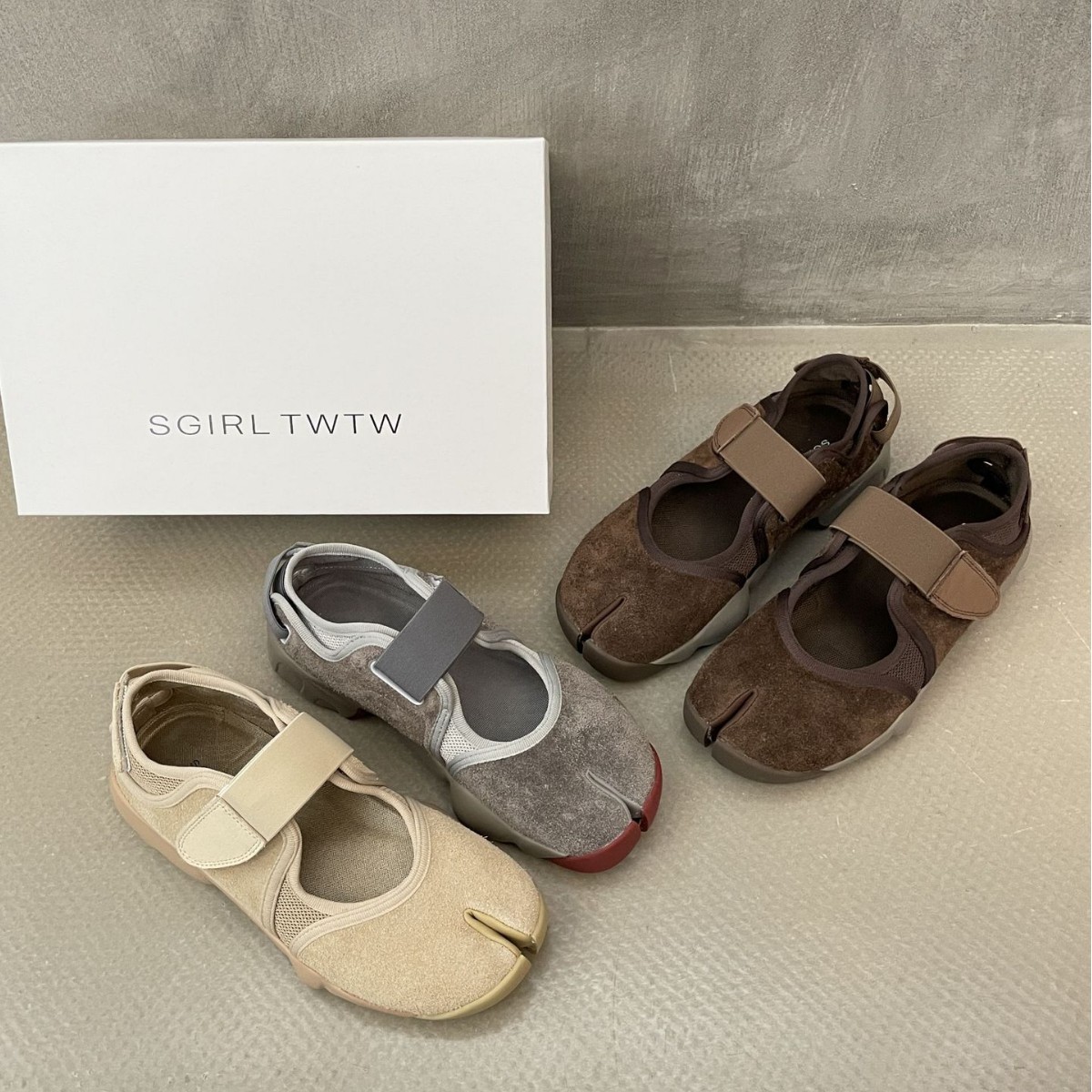 SGIRL TWTW小众设计感魔术贴分趾单鞋2025新款轻便运动丑萌玛丽珍