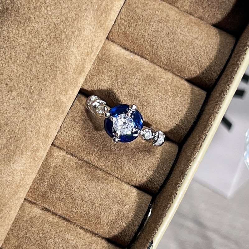 ライトラグジュアリーニッチレトロサファイアジルコンオープンリングレディースコールドスタイルパーソナライズハイエンドシンプルファッション人差し指リング