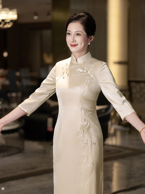 香槟色旗袍女夏季喜婆婆婚宴装2025新款礼服妈妈新中式刺绣裙子秋|undefined