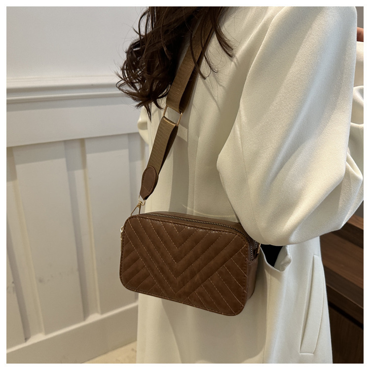 150g Weight Nylon Lining Material Sewing Thread Fashion Element Zipper Closure Type Single Shoulder Strap Strap Type Crossbody Bag Bags Type Casual, Daily, Shopping Occasion Pu Leather Material Solid Color, Lingge Pattern All Seasons Season Women's Gender Classic Style Style Square Shape Women's Pu Leather Solid Color Lingge Classic Style Sewing Thread Square Zipper Crossbody Bag 10