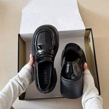 厚底黑色小皮鞋女2025新款秋冬松糕亮面英伦乐福鞋软底高跟单鞋女