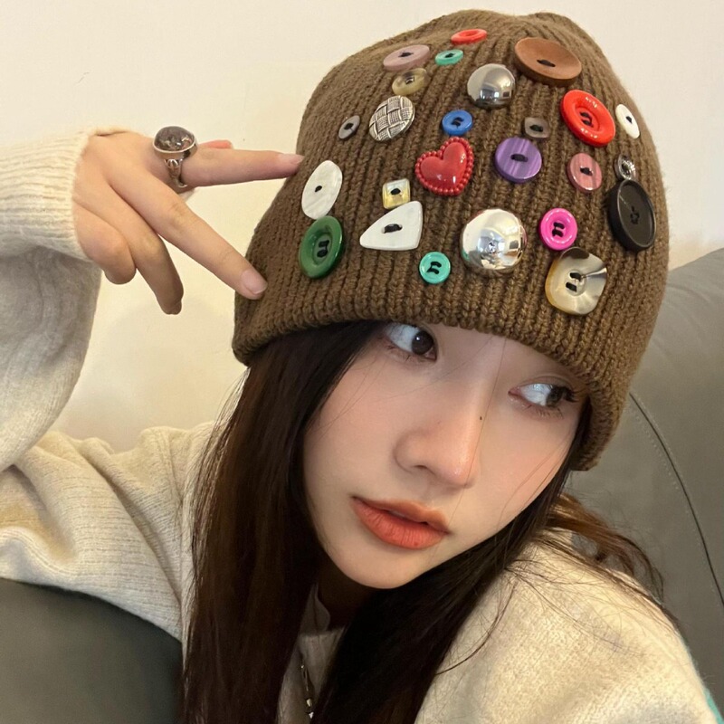 Cool ~ colorful button wool hat female autumn and winter personality pile hat face-looking small knitted hat couple cold hat Cool ~ colorful button wool hat female autumn and winter personality pile hat face-looking small knitted hat couple cold hat