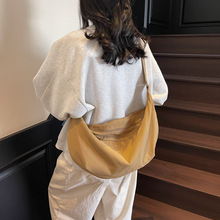 饺子包女简约通勤慵懒风大容量轻便单肩包上课休闲百搭韩版斜挎包