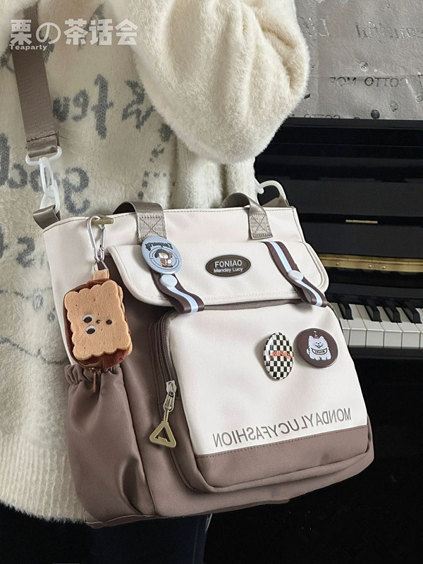 Korean ins large-capacity canvas crossbody bag for women, Japanese-style Harajuku Korean version, cute and versatile college student class bag Application Scenario