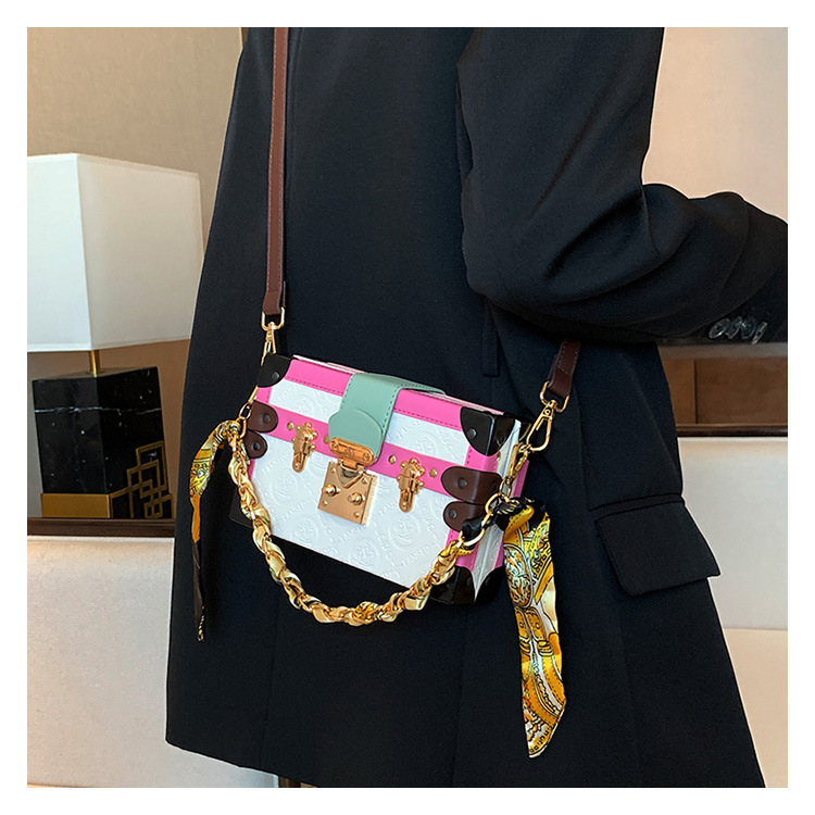 Women's Small Pu Leather Color Block Fashion Square Lock Clasp Crossbody Bag display picture 10