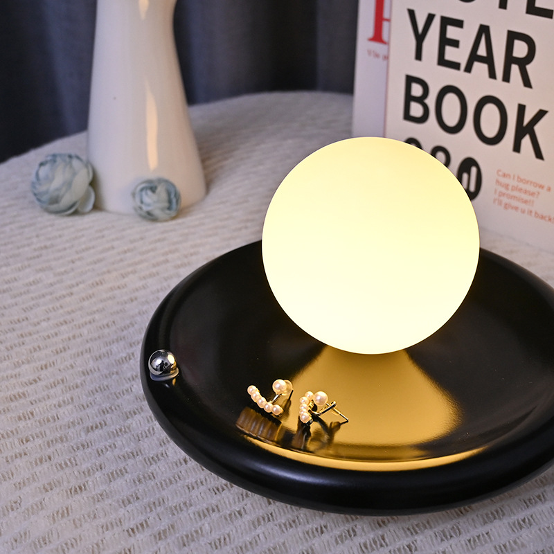 Lámpara decorativa con estilo elegante y cuentas tipo perla