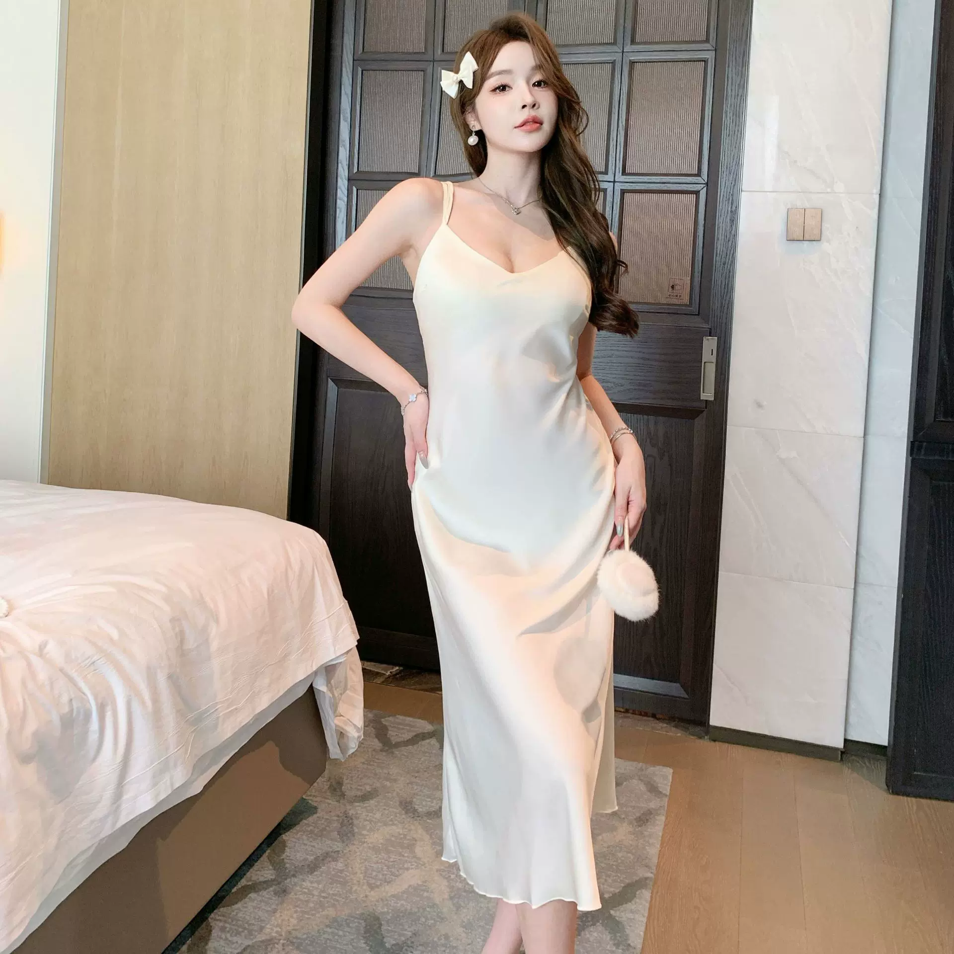 冰雪丝吊带睡裙女士夏季带胸垫气质睡衣长款美背纯欲连衣裙家居服