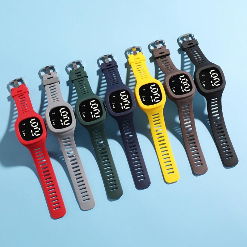 Coreano MORI Deportes simple LED de pantalla grande simple mano electrónica cuadrado digital masculino y femenino estudiante pareja novias