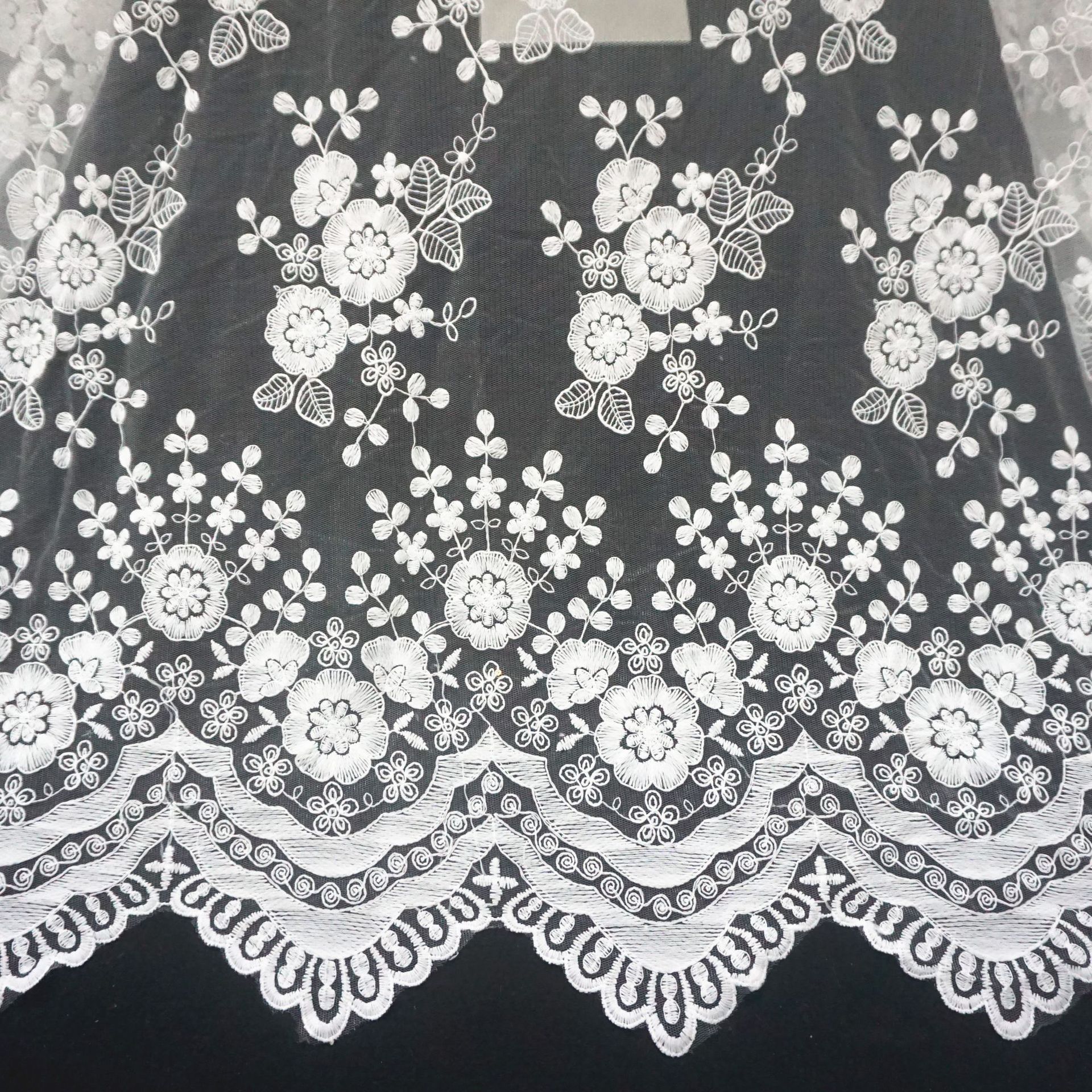 130厘米宽 厂家直销白色沙发窗帘定型纱刺绣蕾丝网布花边服装辅料