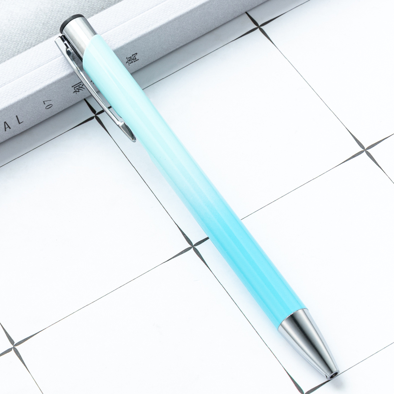 Bolígrafo de presión de dos bobinas, bolígrafo de varilla de aluminio degradado, papelería de oficina de negocios, bolígrafo de promoción de hotel, bolígrafo de regalo publicitario